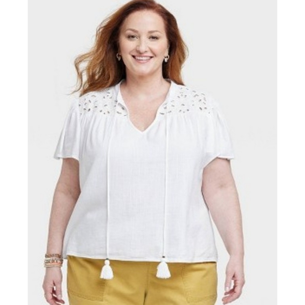 Knox Rose V-neck Woven Eyelet top White Size XXL